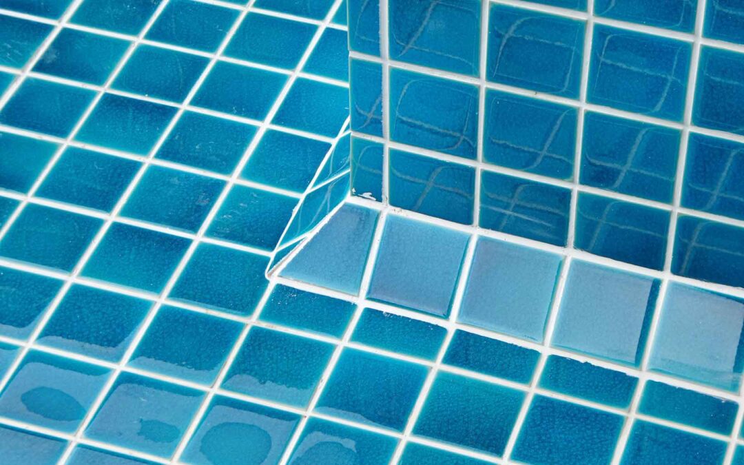 Tile,Installation,At,The,Corner,Of,The,Pool.,Construction,Pool.